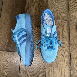 adidas blue bali sneakers women’s size 8 men’s 6.5 never worn